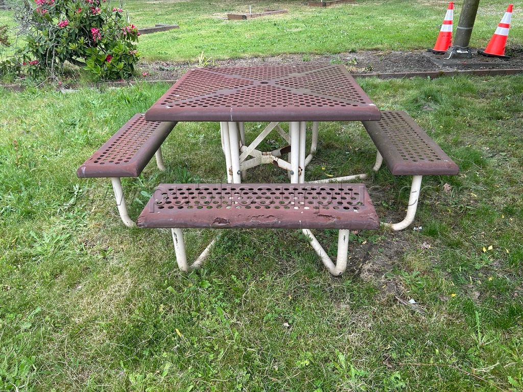 Metal Picnic table — photo 1