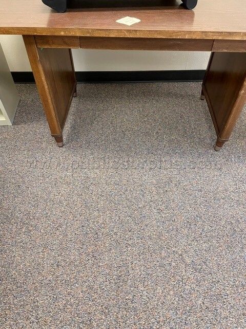 Desk 4 — photo 1