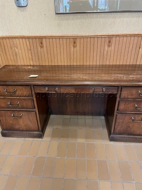 Desk 6 — photo 1