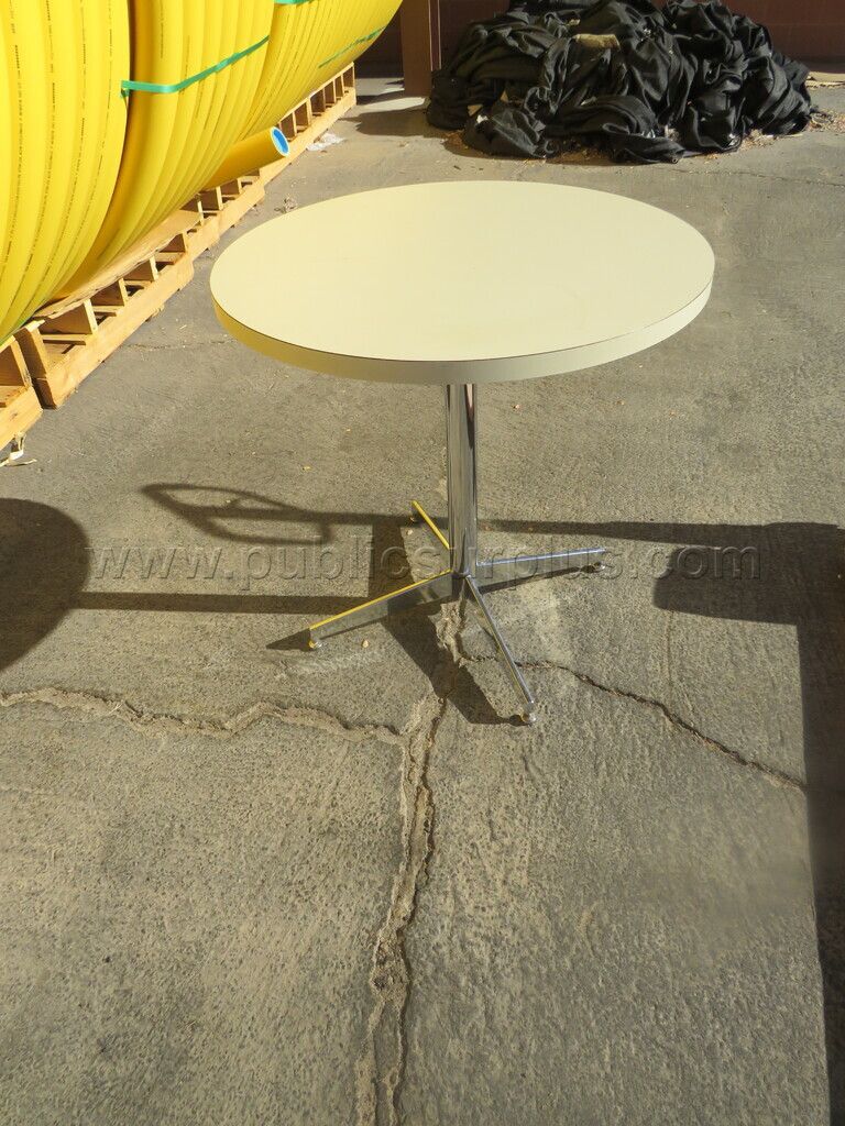 Round Table — photo 1