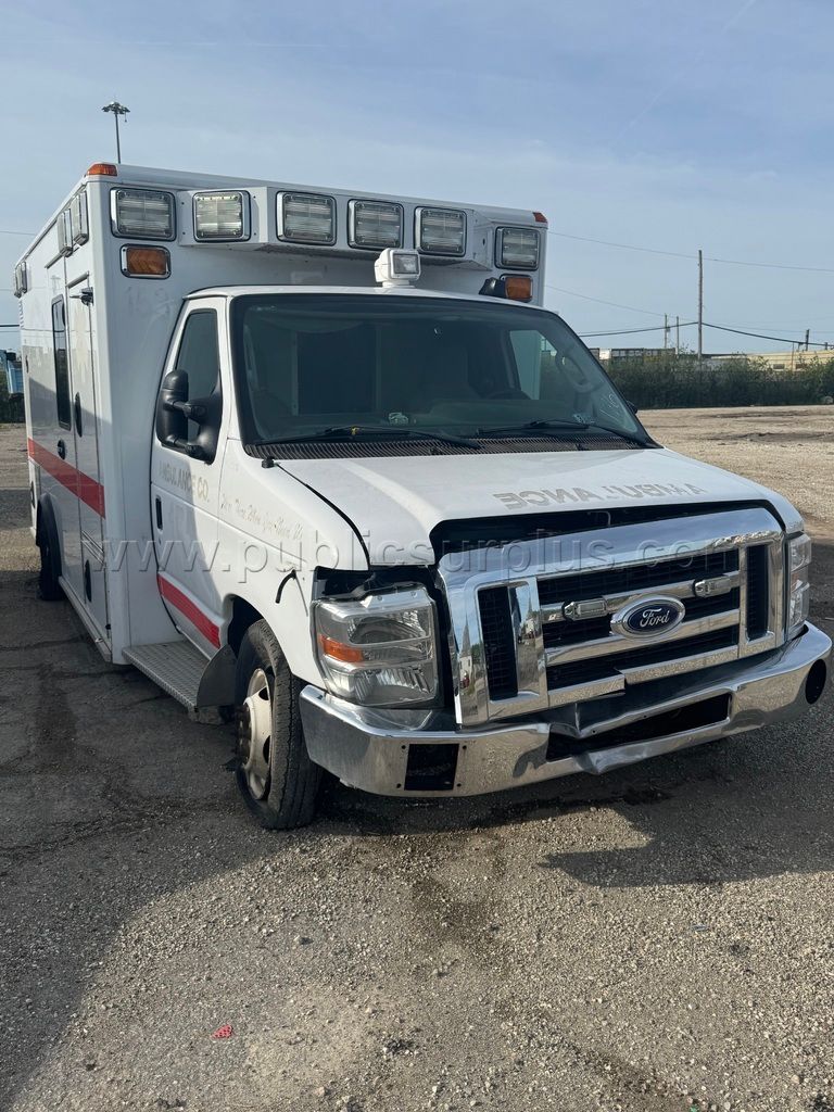 2013 FORD E450 AMBULANCE — photo 1
