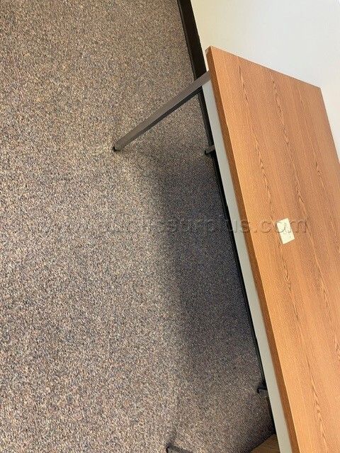 Desk 5 — photo 1