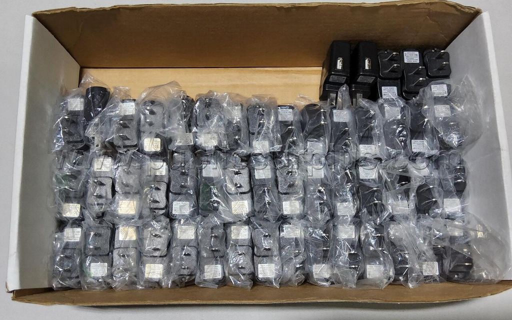 LOT OF 50 USB TRAVEL ADAPTERS - photo 1