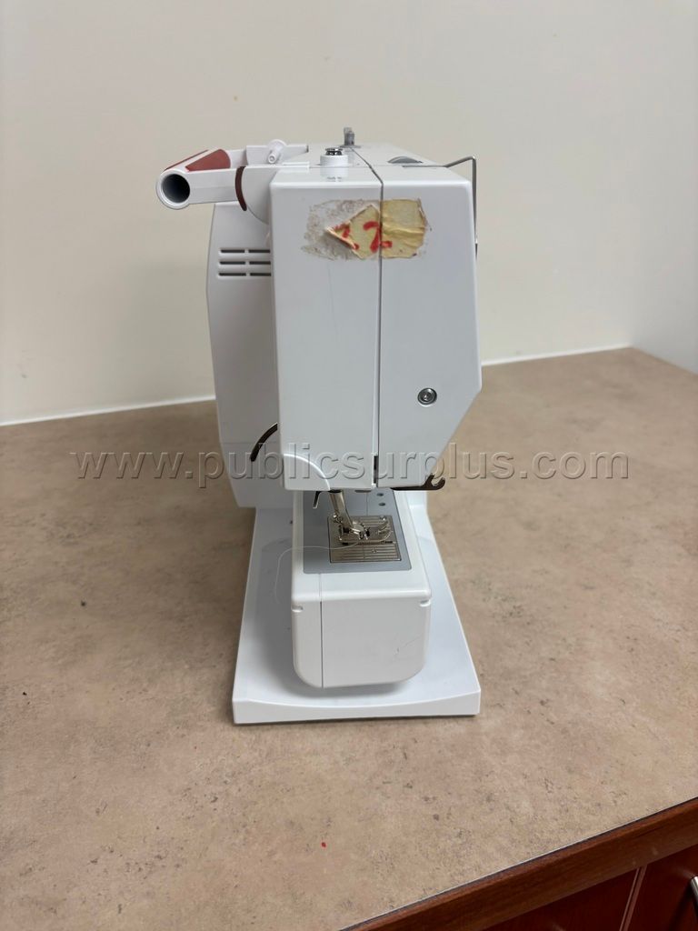 Bernina Sewing Machine — photo 1