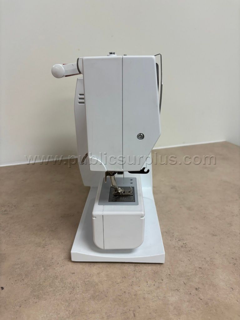 Bernina Sewing Machine — photo 1