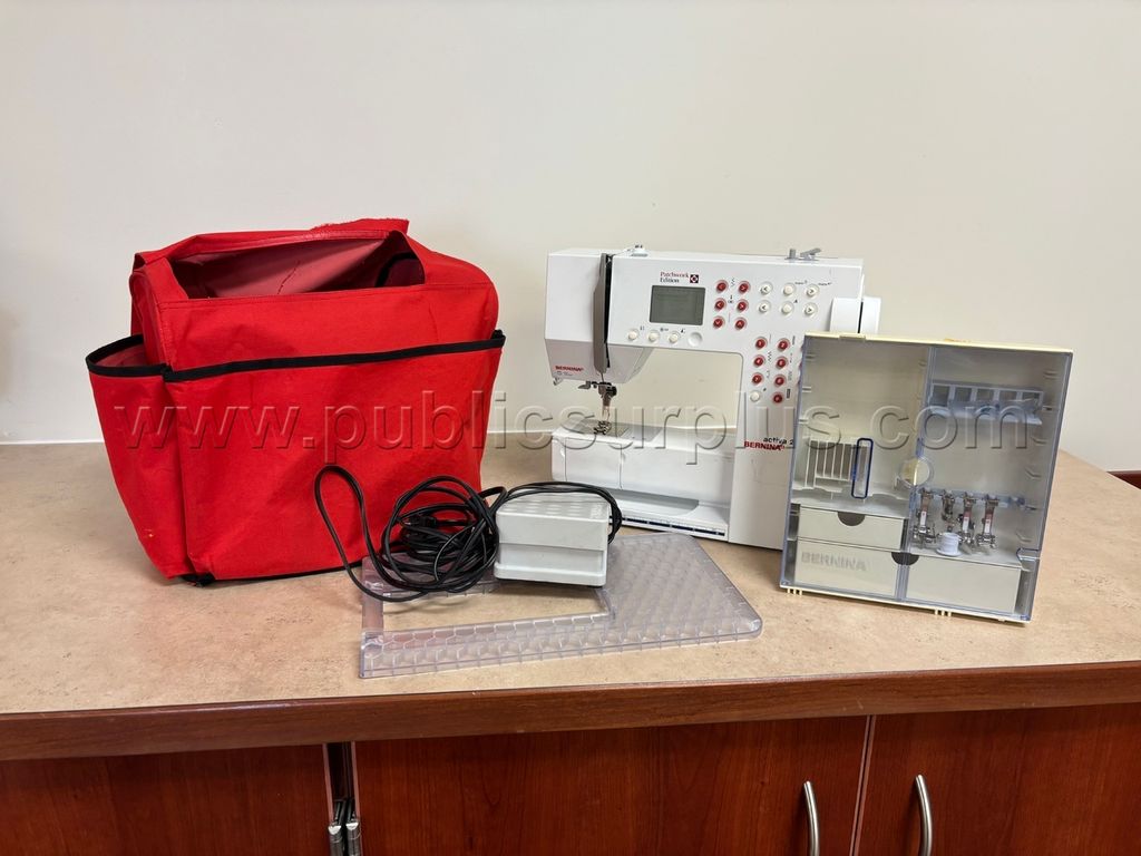 Bernina Sewing Machine — photo 1
