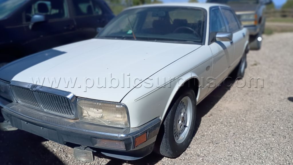 1990 Jaguar XJ6 Sedan — photo 1