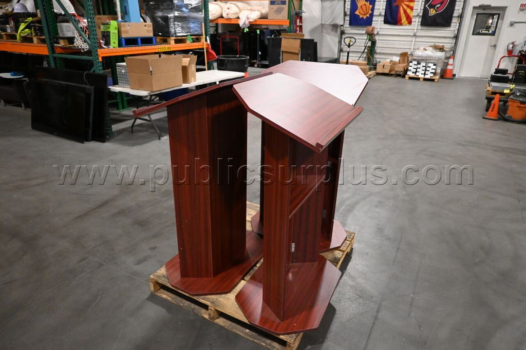 Lot of 3 Podiums — photo 1