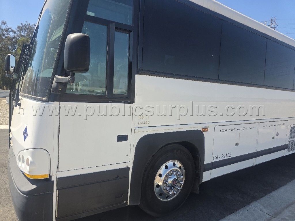 2017 MCI D4500 CNG Coach Bus — photo 1