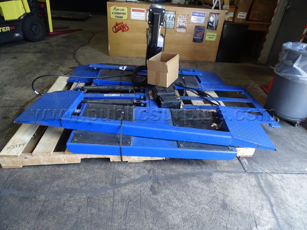 Vehicle Lift — photo 1