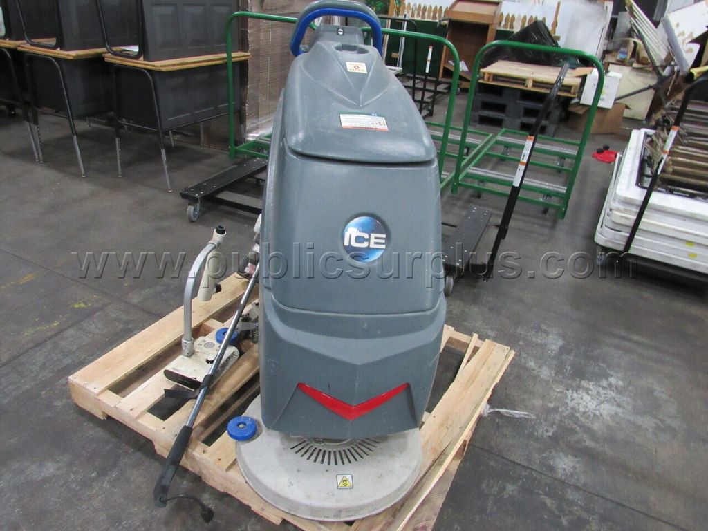 FLOOR SCRUBBER - photo 1