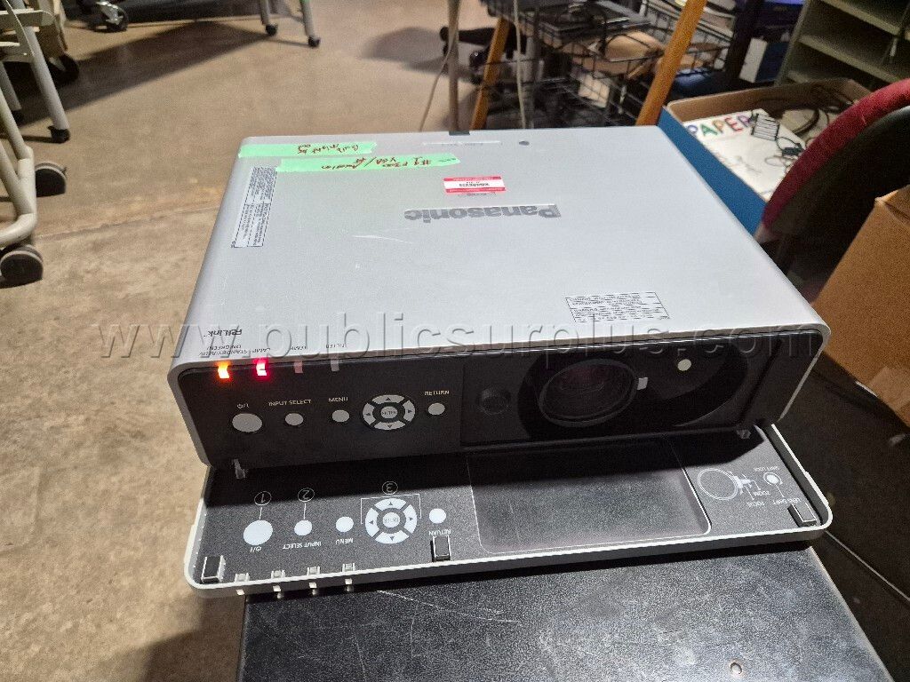 Panasonic F300 XGA Projector *Bulb might need replacement* Tag: 031919 — photo 1