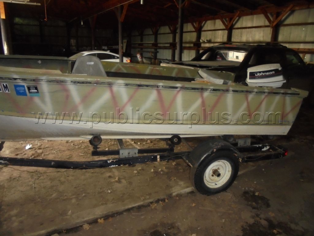1979 15ft lund w/ 30 hp johnson — photo 1