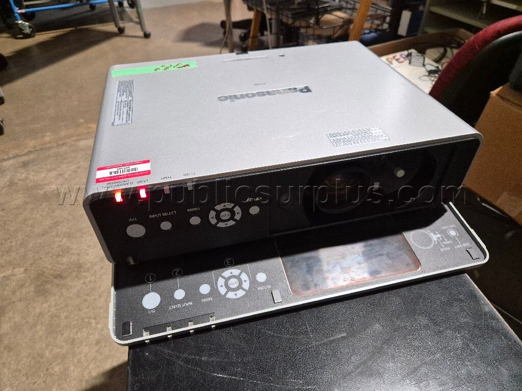 Panasonic F200 XGA Projector *May need Bulb replacement* Tag: 029103 — photo 1