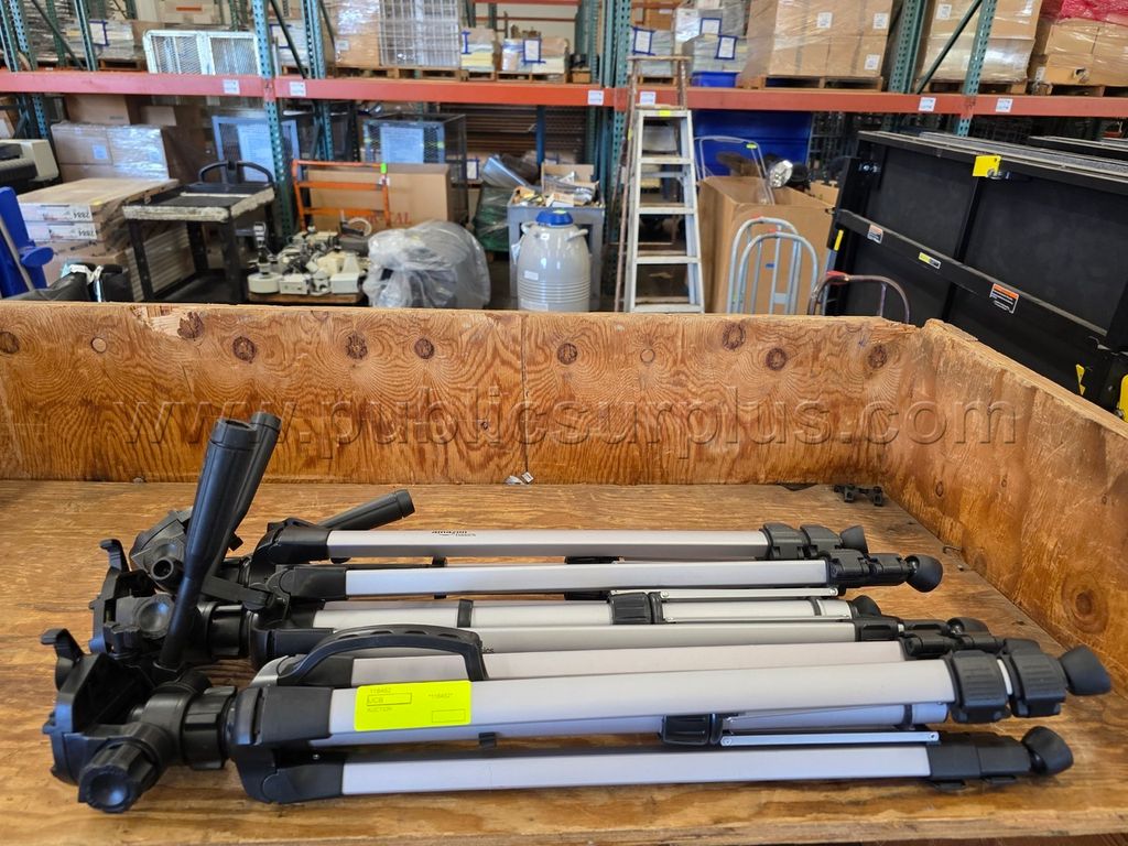 3 - Amazon Basics Tripods (118452) — photo 1