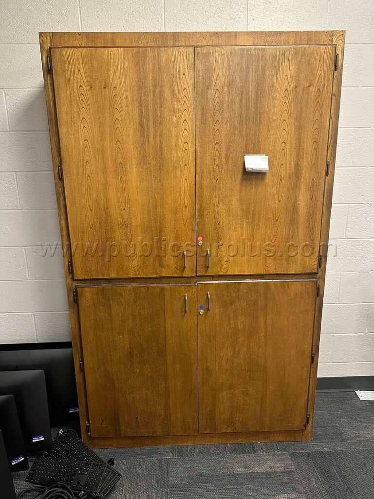 Wooden Cabinet — photo 1