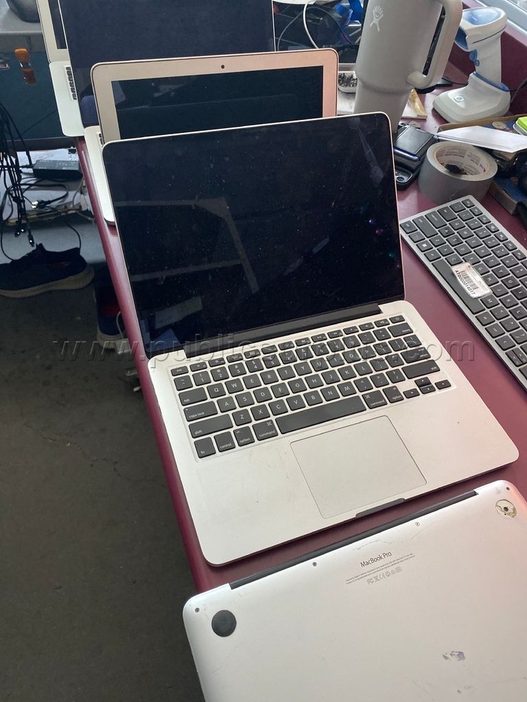 PARTS ONLY (6) MacBook laptops - RC - Z1 — photo 1