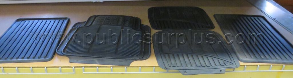 Lot of 4 Vinyl Floor Mats  **4 Pieces** — photo 1