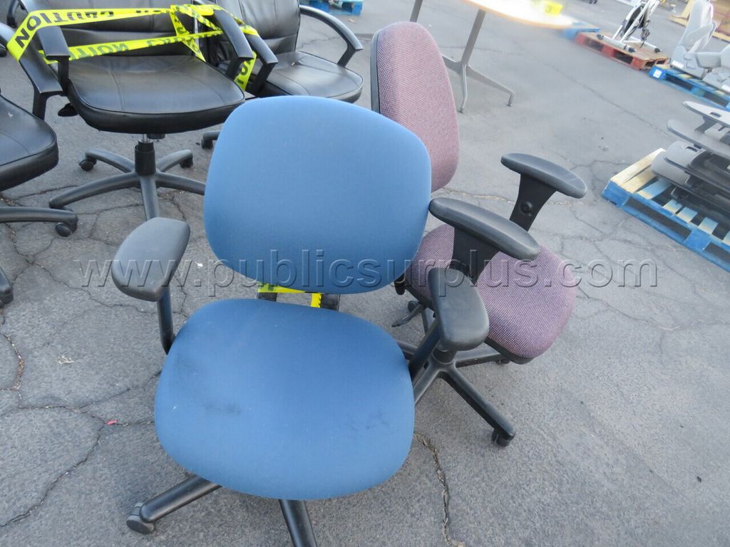 Lot of 2 Chairs - photo 1