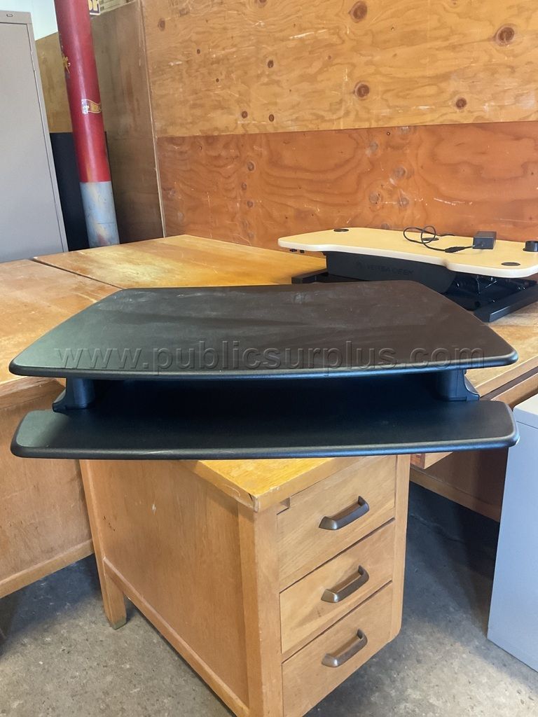 Varidesk Adjustable Standing Desk Converter Lot # 4924 — photo 1