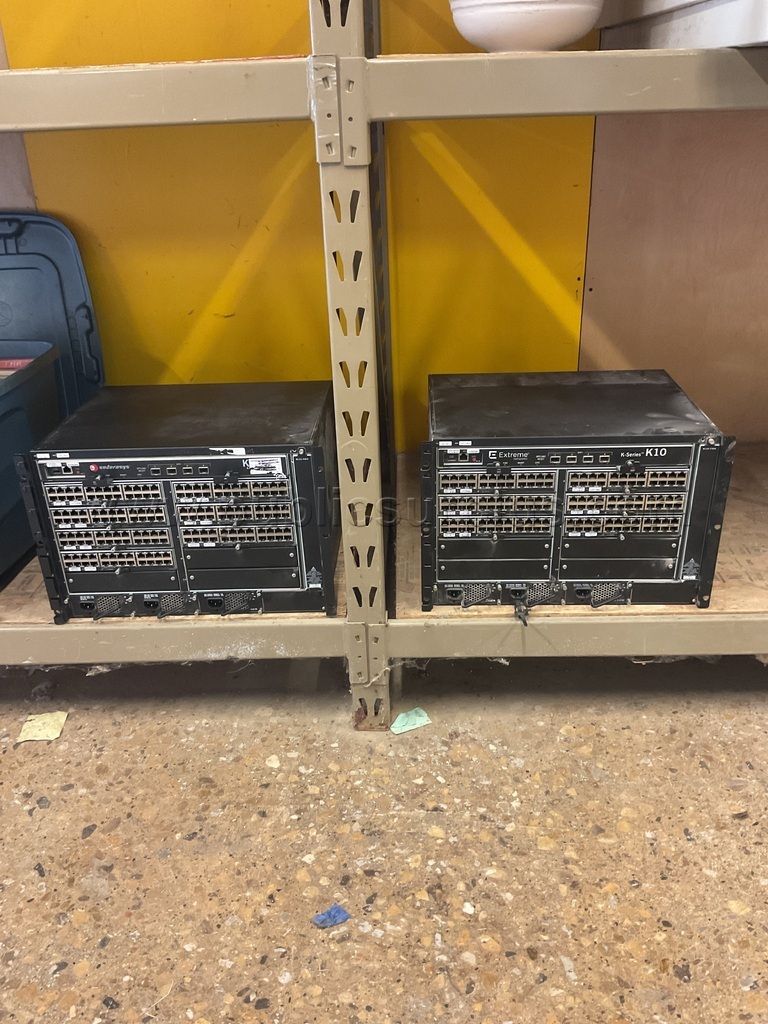 2-Extreme Network Switch Lot # 4925 — photo 1
