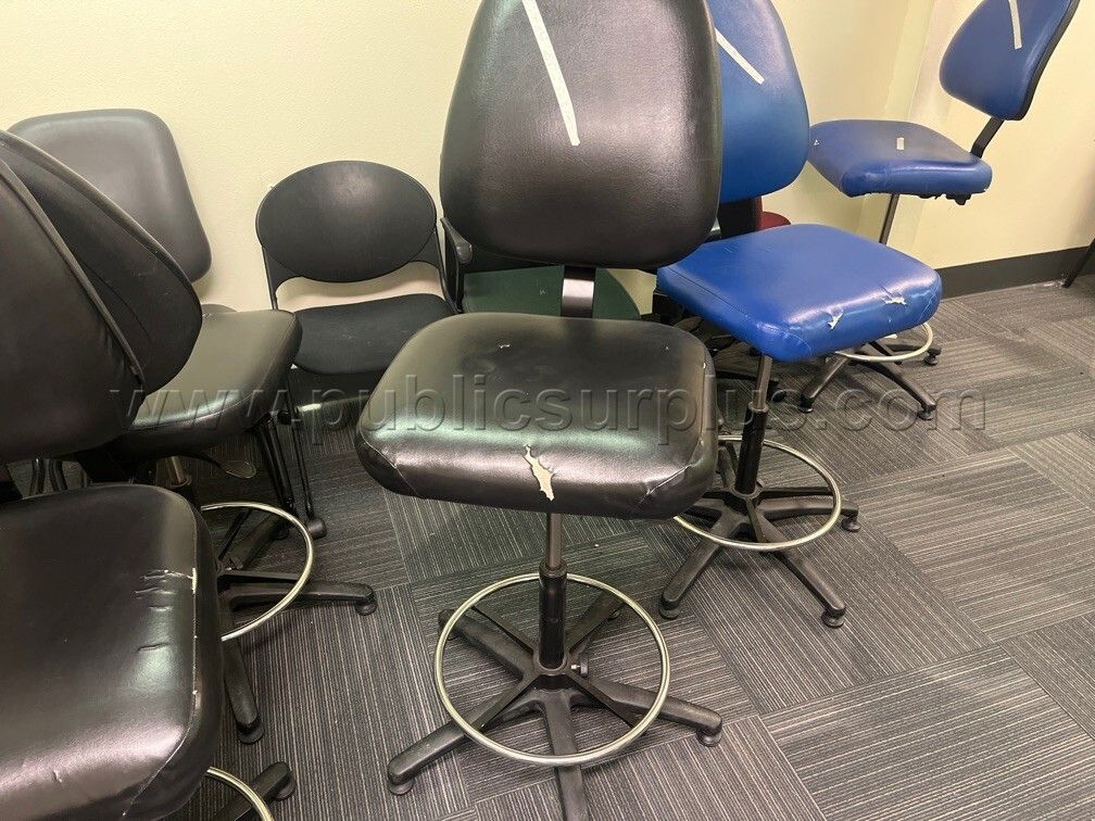 Stool — photo 1