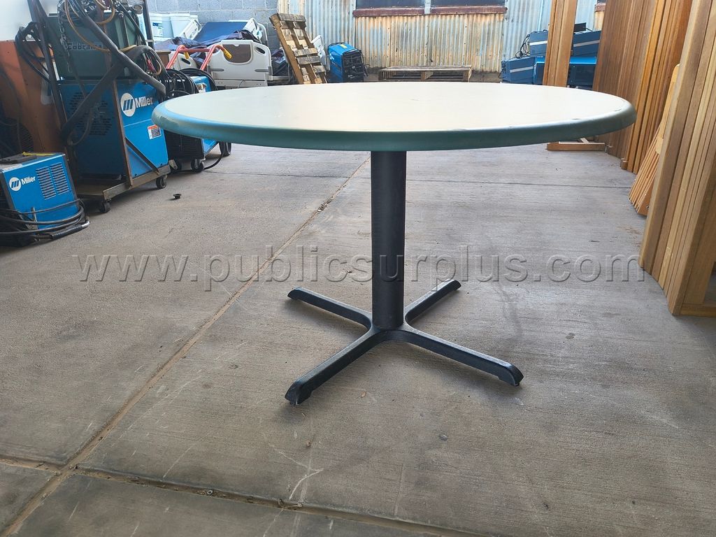 Large Round Dining or Craft Table — photo 1