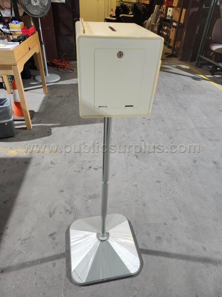 PW-26-106-TICKET BOX — photo 1