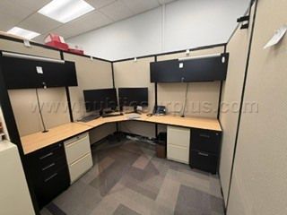 Office Desk w/ cubicle — photo 1