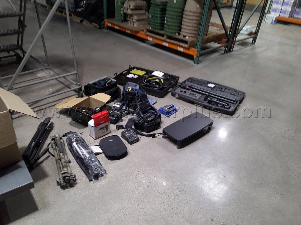 Camera's and misc. items for sale. — photo 1