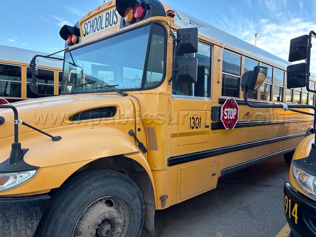 2014 IC 71 passenger school busV1002661/1301 — photo 1