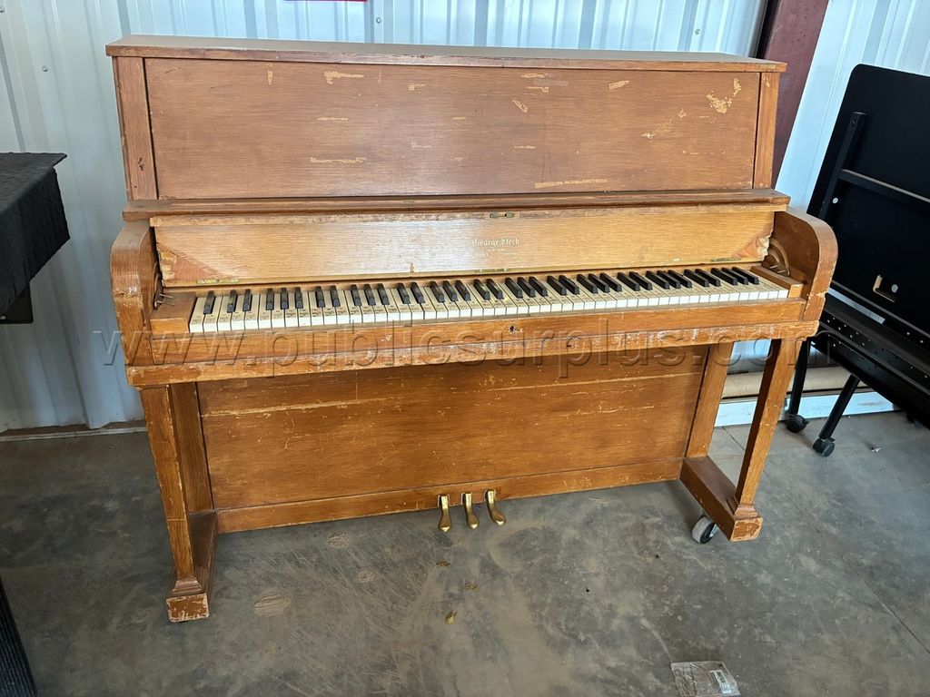 Piano — photo 1