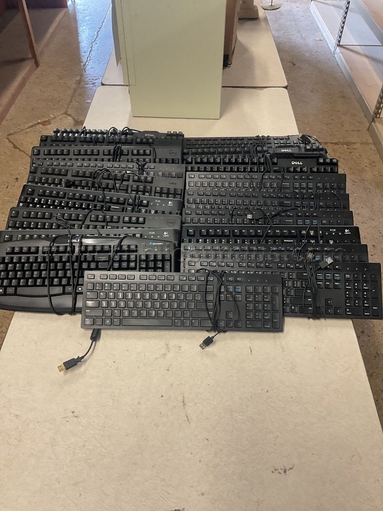 19-Keyboards Lot # 4932 - photo 1