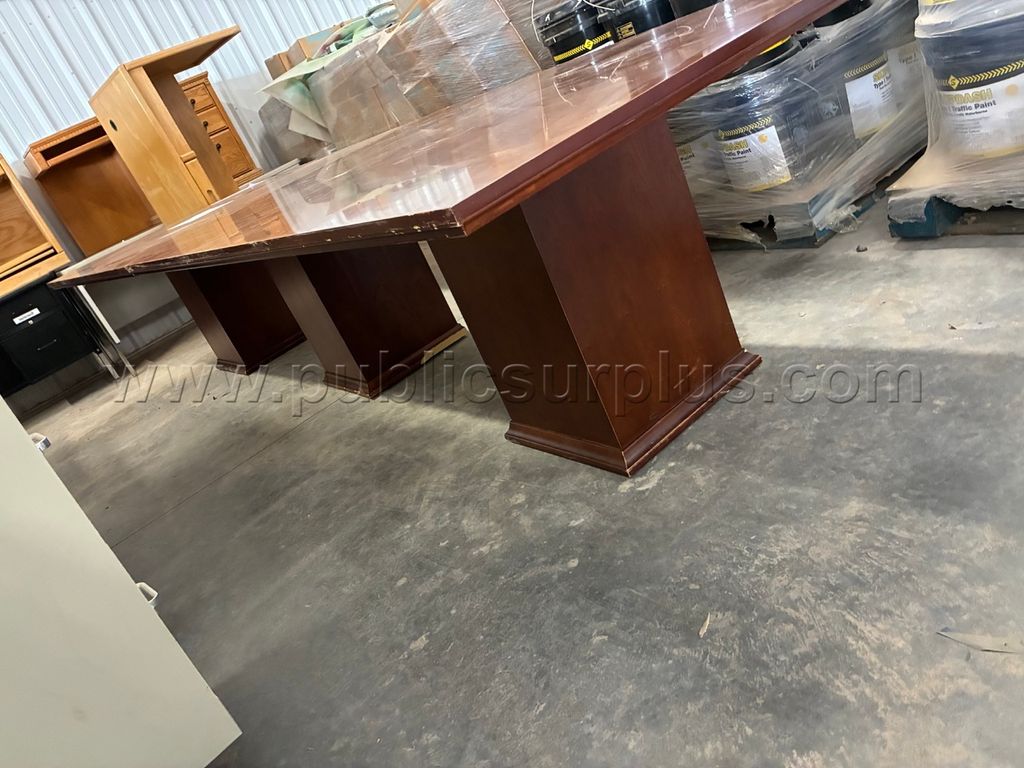 1 Big Confrence Table — photo 1