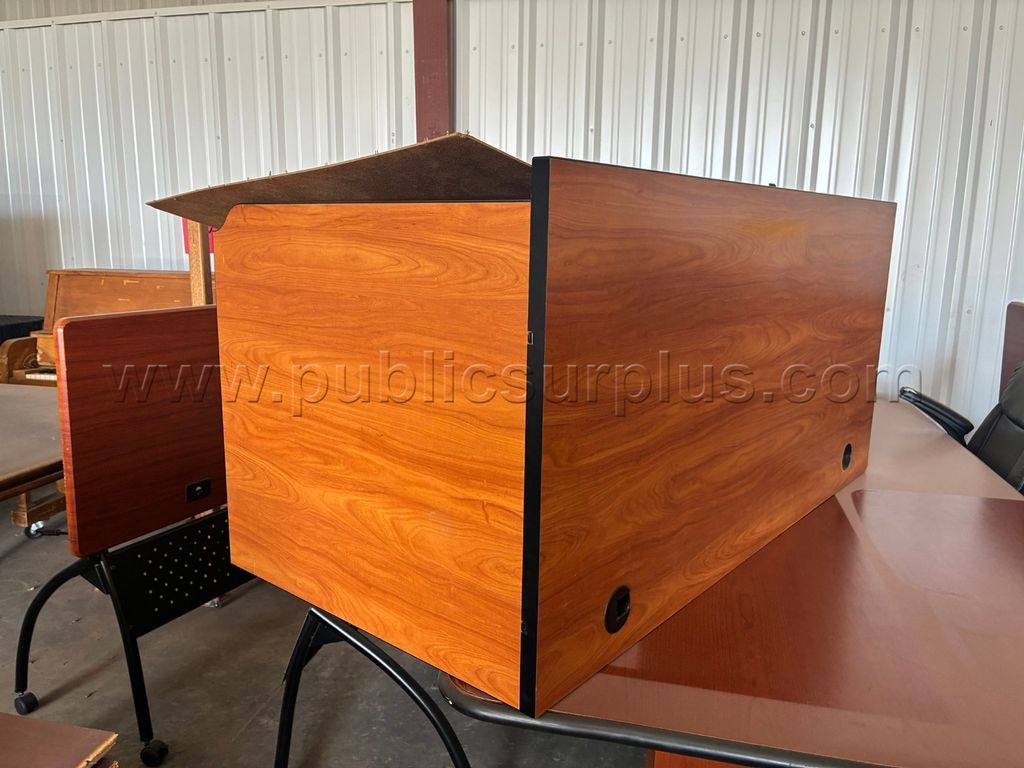 Desk — photo 1