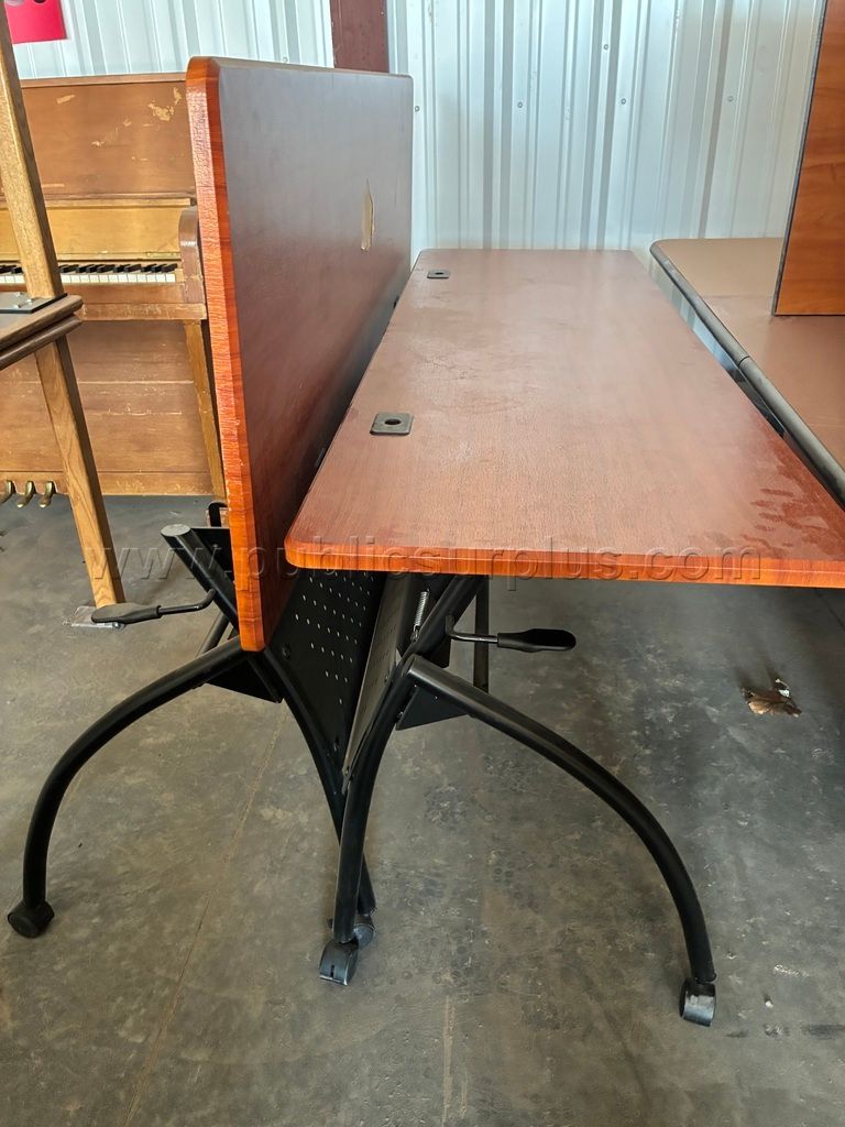4 Foldable Tables — photo 1