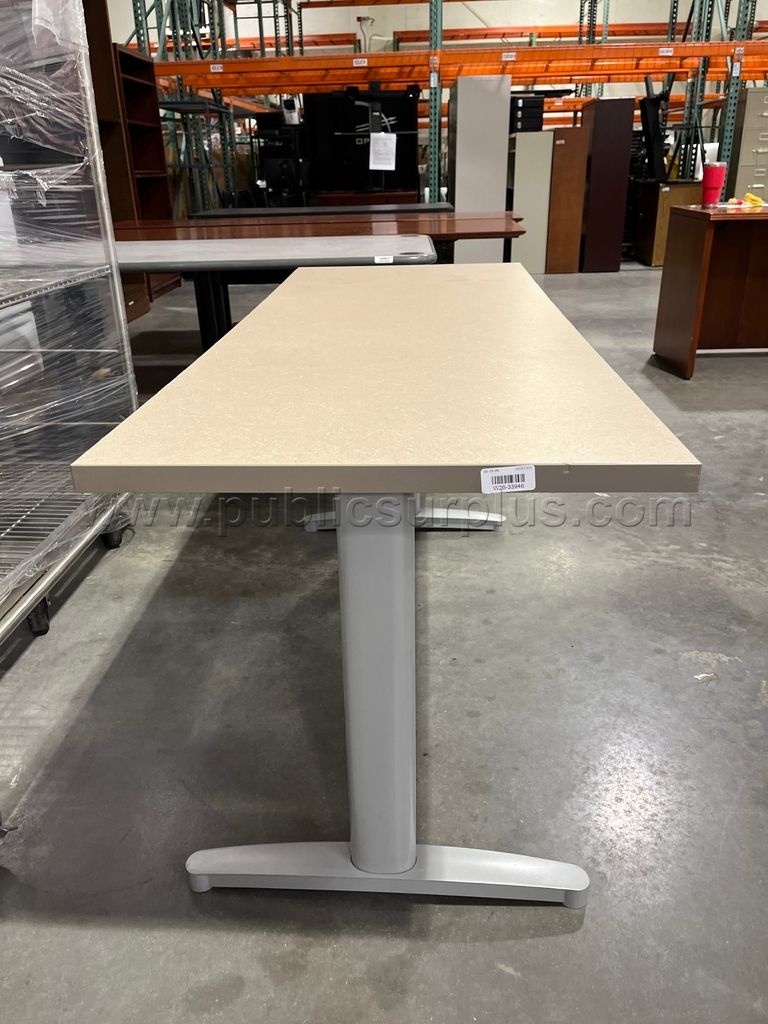 Table- Building 811-104-ZW — photo 1