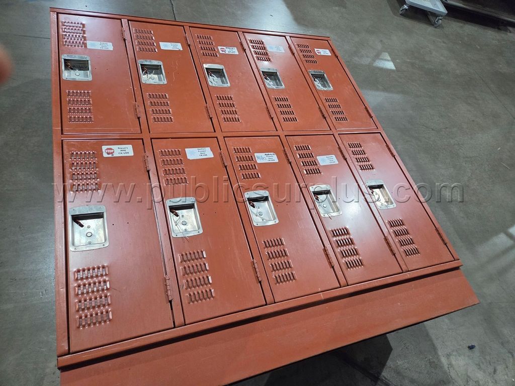 Lockers - Orange Colored — photo 1