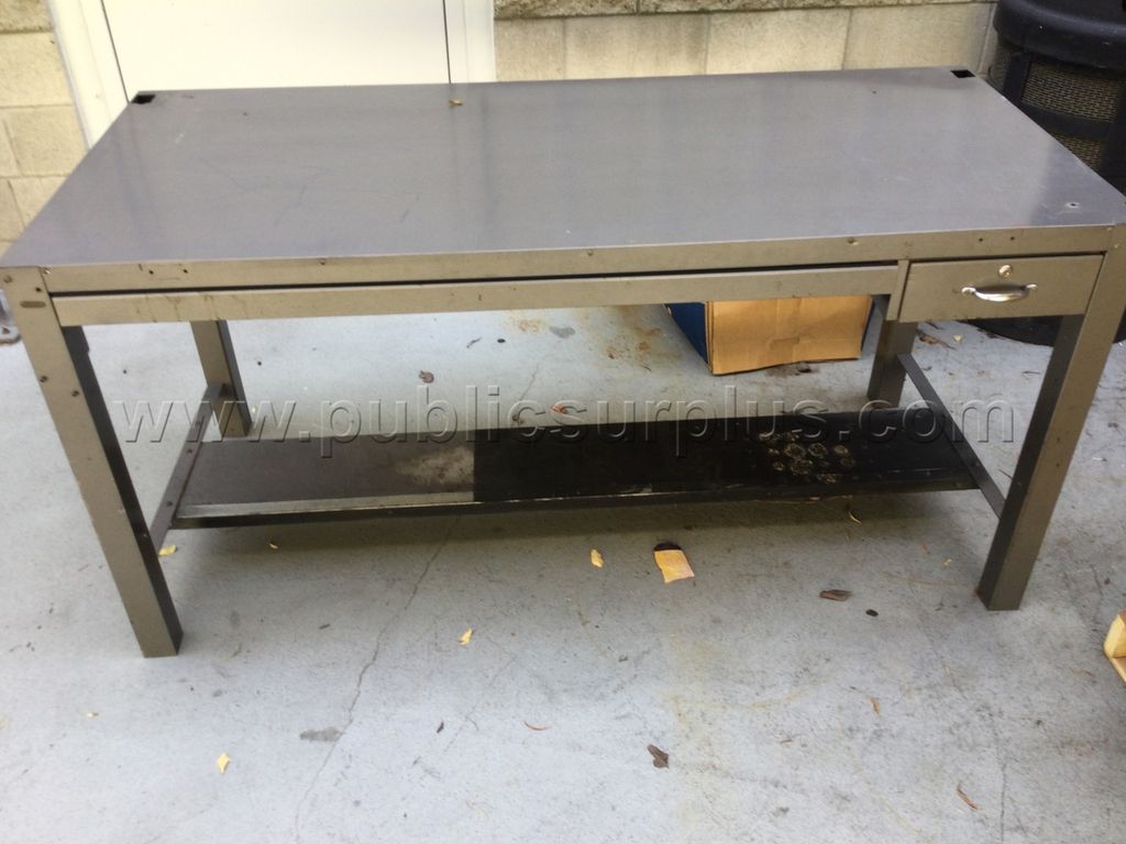 ONE METAL TABLE - SOLD AS IS - 673 - photo 1
