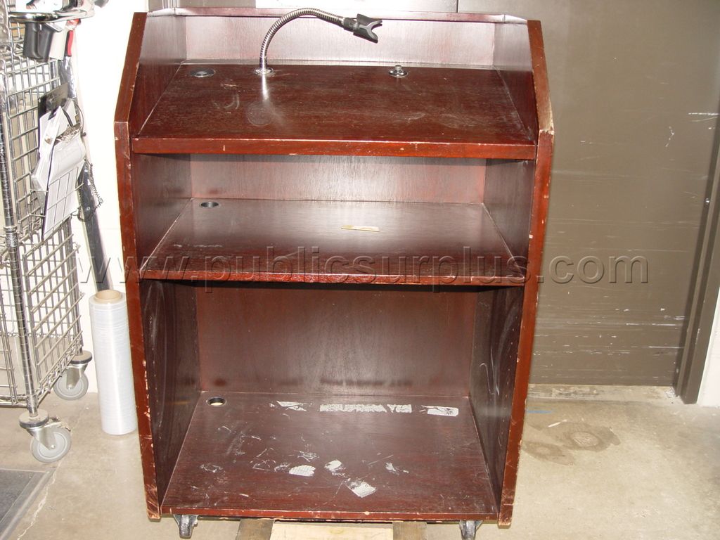 Rolling Podium 33" x 24" x 47" - photo 1