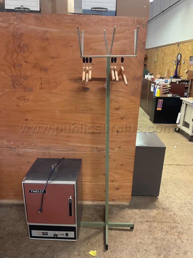 Vintage Hall Tree & Coat Rack Lot # 4938 - photo 1