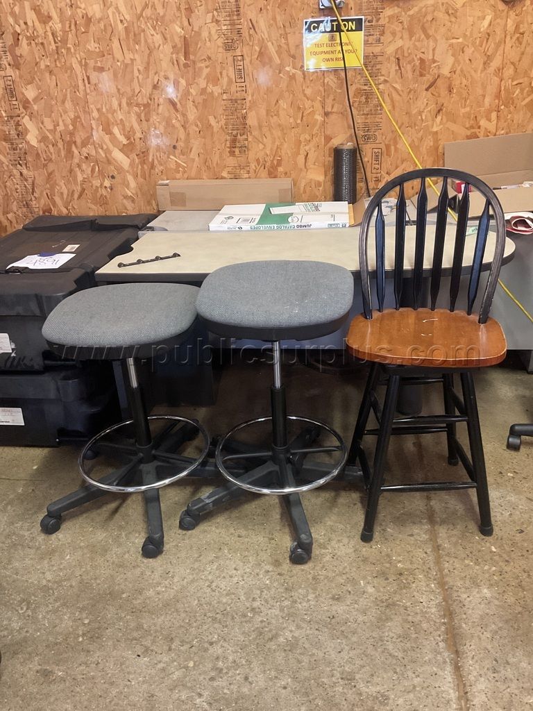 3-Stools Lot # 4939 - photo 1