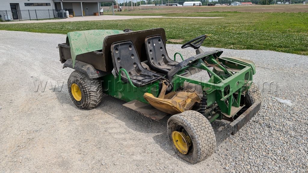 John Deere Gator 4x2 - photo 1