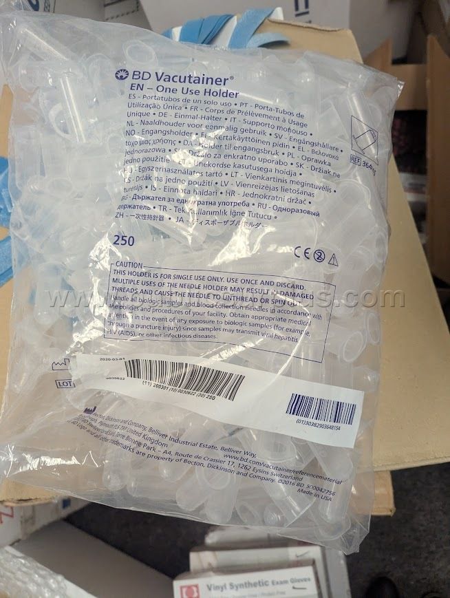 BD Vacutainer, One Use Holder 364815 LOT Q(2 Cases of 1000) - photo 1