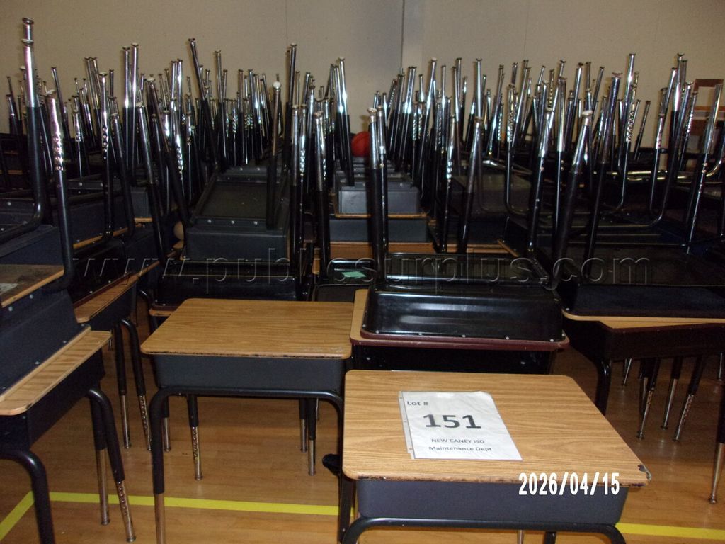 LOT #151 STUDENT DESK - photo 1