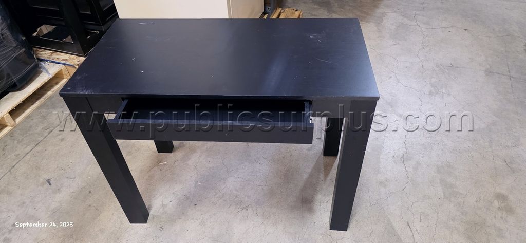 5 Small Desks - photo 1