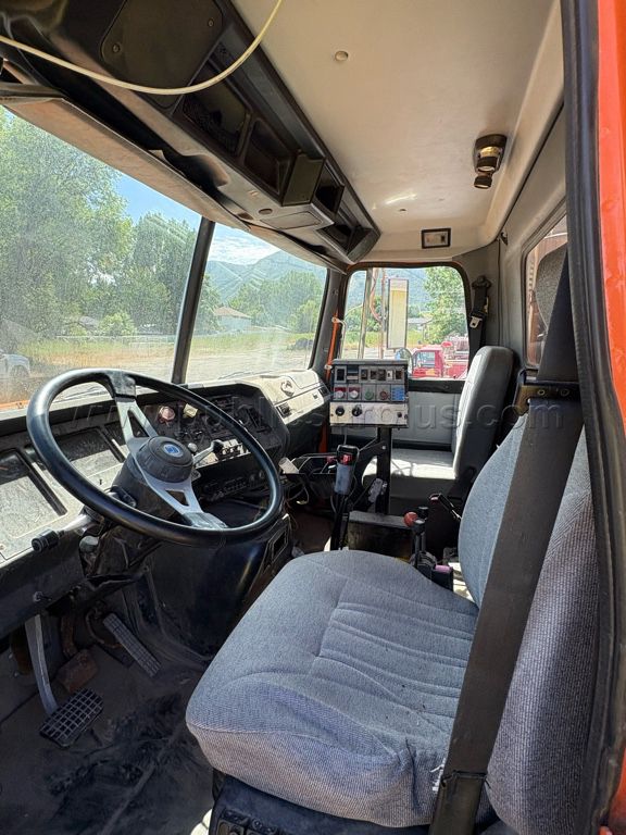 1995 WHGM DUMP TRUCK - photo 1