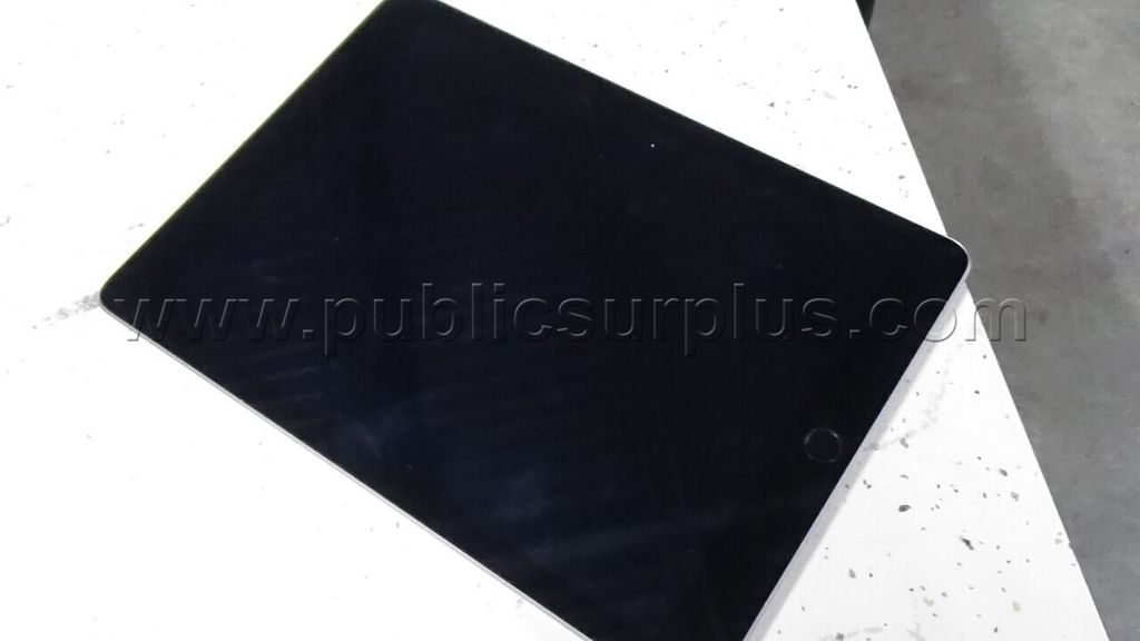 Used Apple iPad 5th Generation / A1822 - photo 1
