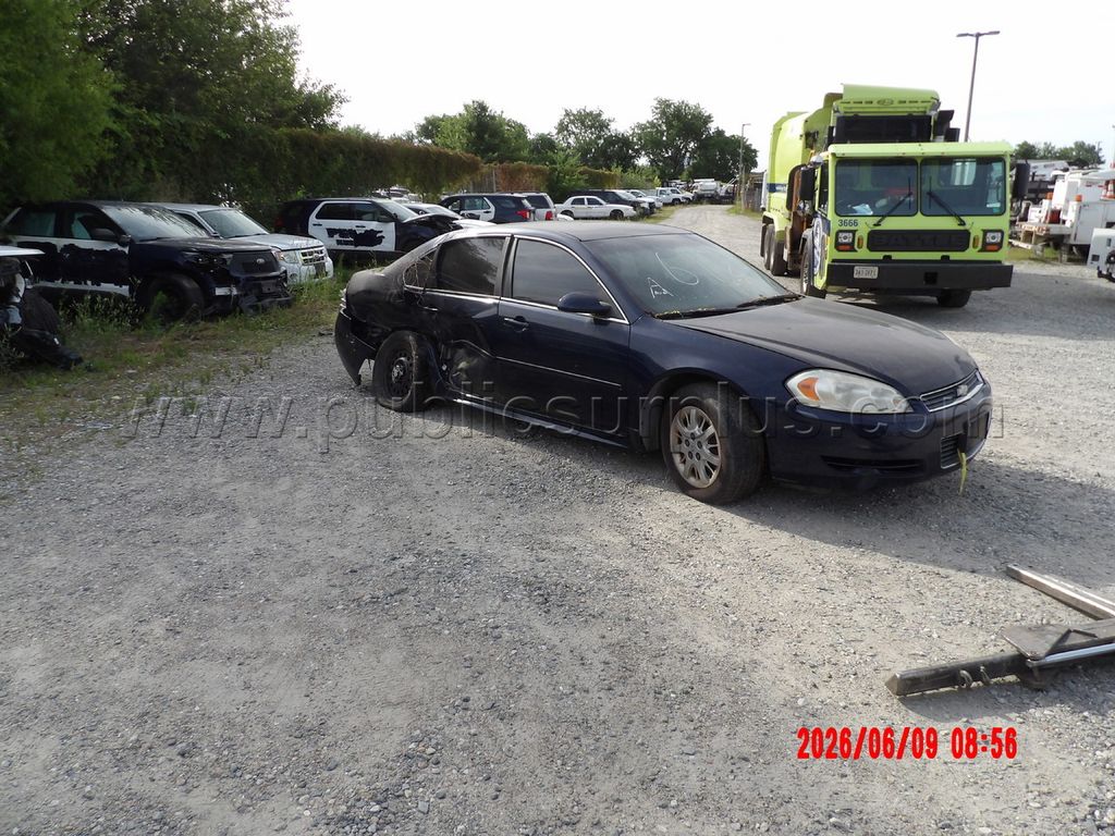 2010 Chevy Impala - photo 1