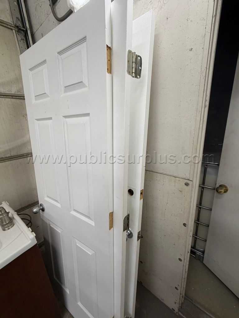 Raised panel doors 5 wood and 1 metal - photo 1